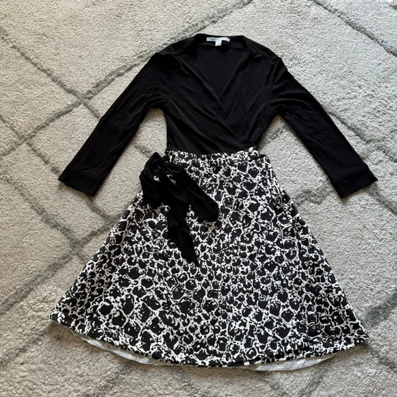 Diane von Furstenberg Amelia Wrap Dress black white a line belted long sleeve 8 - Picture 2 of 8